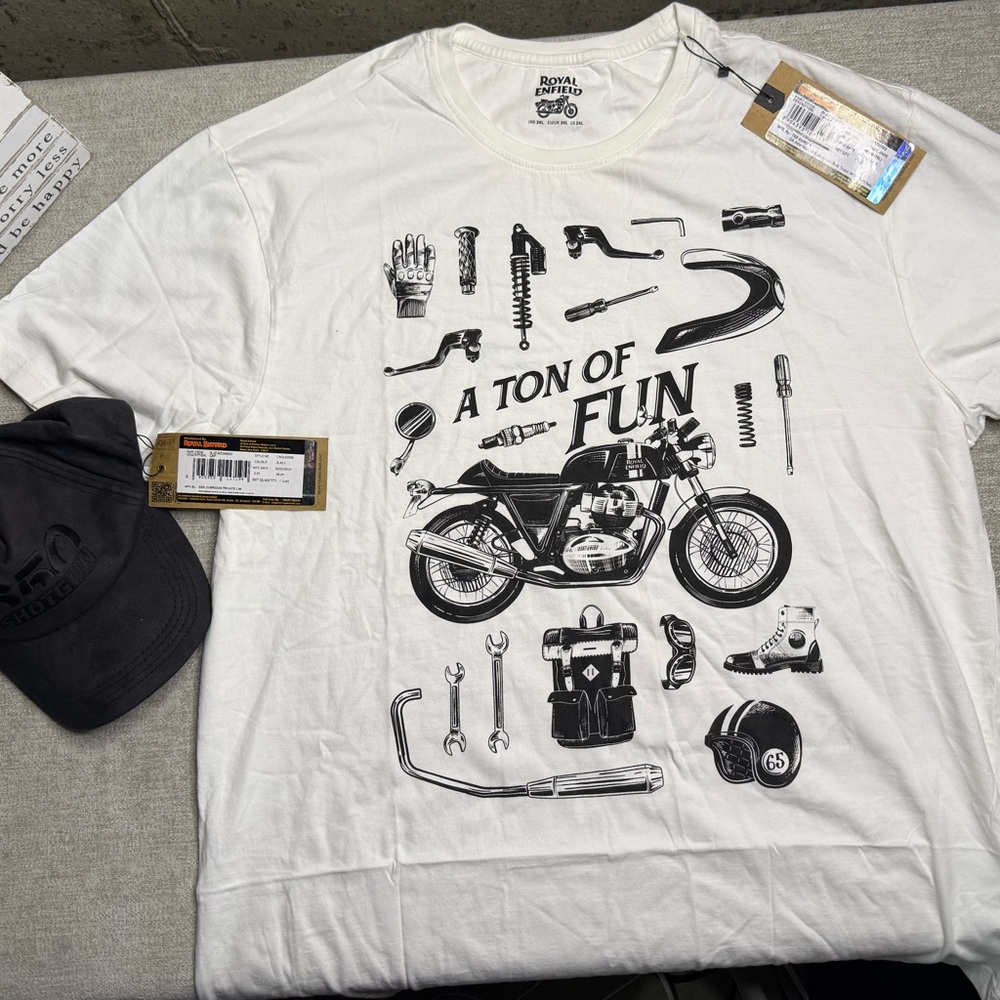 Men's 'A Ton of Fun' White Short Sleeve Graphic Tee 3XL with Hat